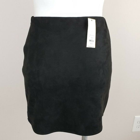 Jun & Ivy Embroidered Faux Suede Black Mini Skirt S NWT - Picture 2 of 6